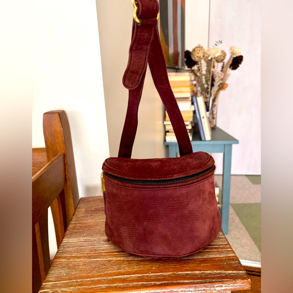 SOLD Fishing Creel crossbody bag # 4937. 
Circa 1994 from the Coach Sonoma line.